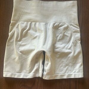 Oner Active Effortless Shorts in Sand, Size Small